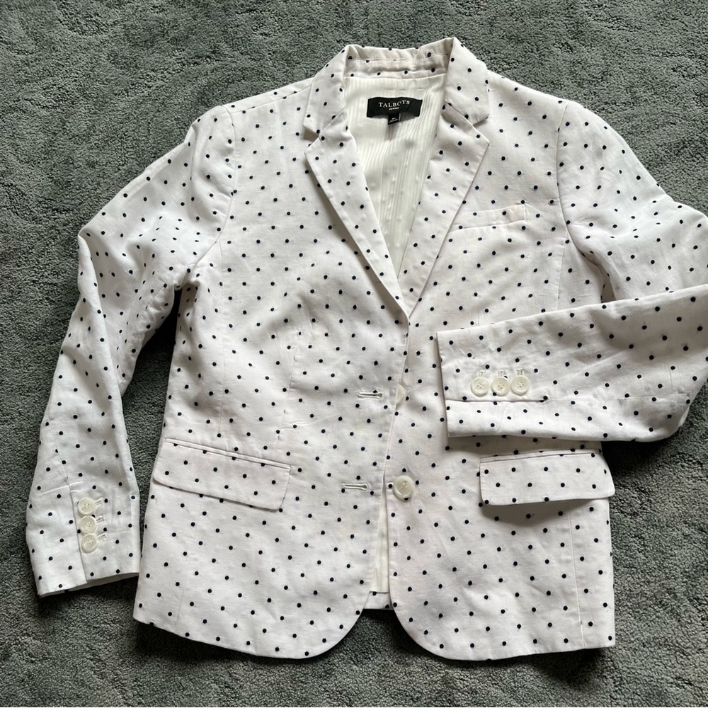 6 Petite Talbots linen/cotton white with navy polka dots blazer.